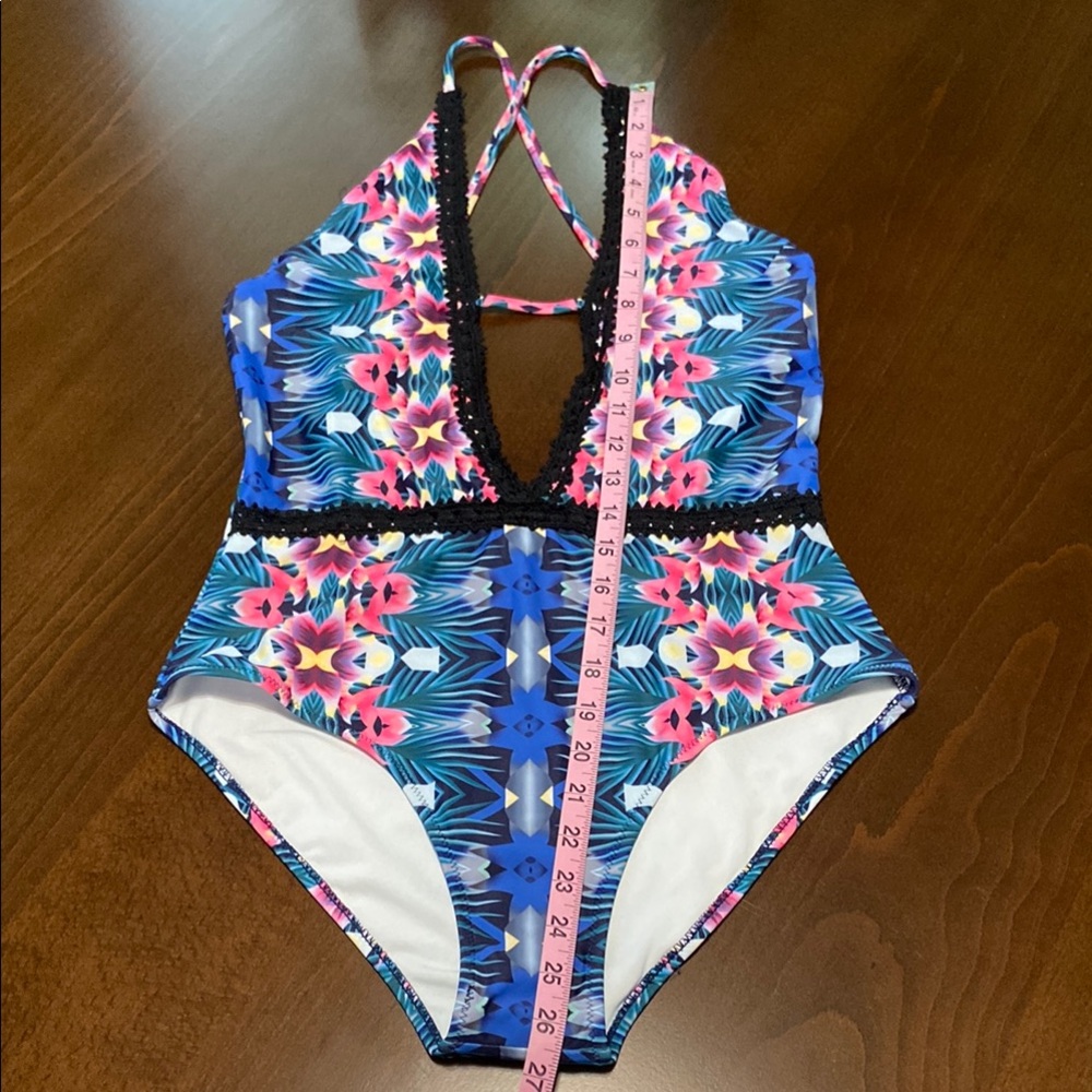 Colorful Cupshe One-Piece Swimsuit, size M. New! - Picture 2 of 10